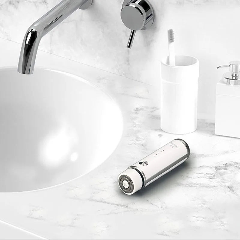 Men's Mini Electric Shaver – USB Rechargeable Travel Razor