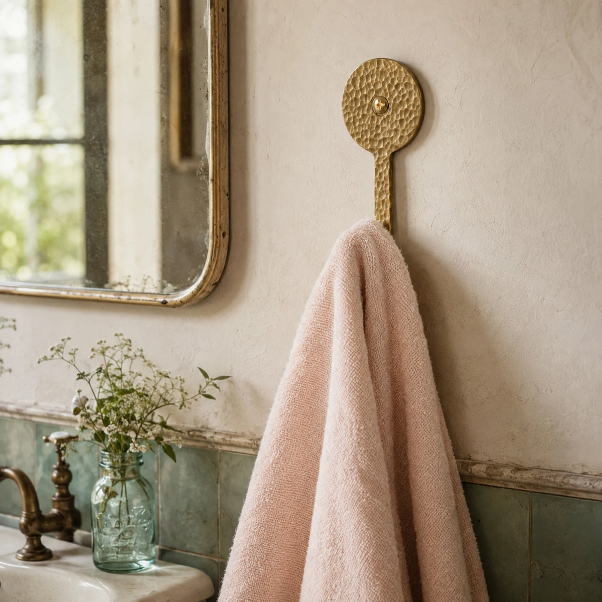 Antique Wall Mounted Clothes Hangers Solid Brass Coat Hats Bags Hooks Retro Towel Racks with Screws Bathroom Accessories1 pc