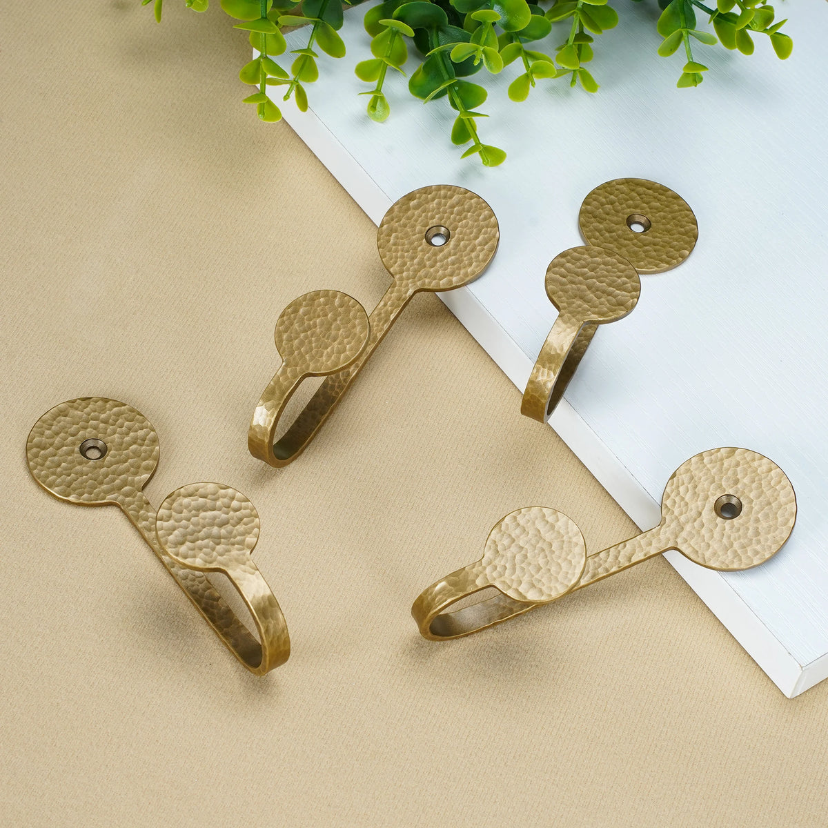 Antique Wall Mounted Clothes Hangers Solid Brass Coat Hats Bags Hooks Retro Towel Racks with Screws Bathroom Accessories1 pc
